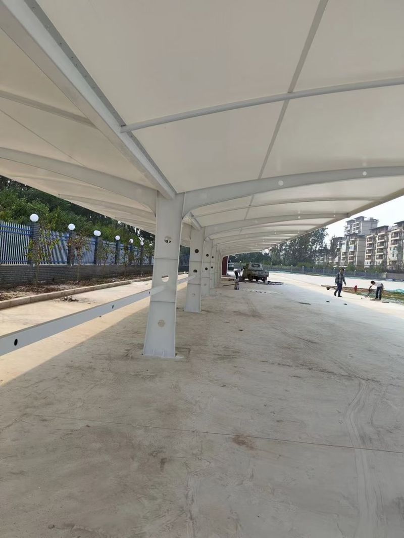 尚泉廣場三個小帽口，汽車充電樁車棚順利完工